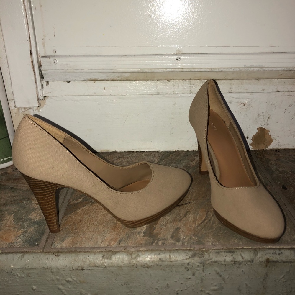 Heels - Picture 2 of 3